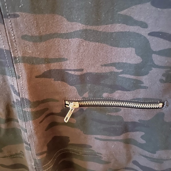 Sanctuary Camo Sleeveless Jumper with Zip Detail Size Large - Picture 9 of 10